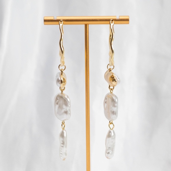 ✨For Love and Lemons Amelia Pearl Drop Earrings - Picture 4 of 5